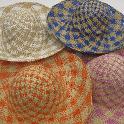 Twisted paper capeline with raffia