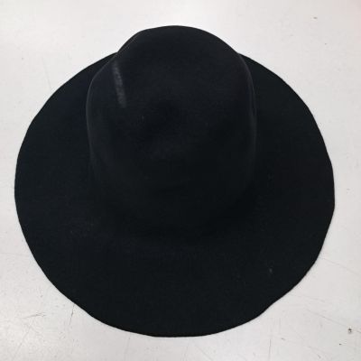 Furfelt black capeline