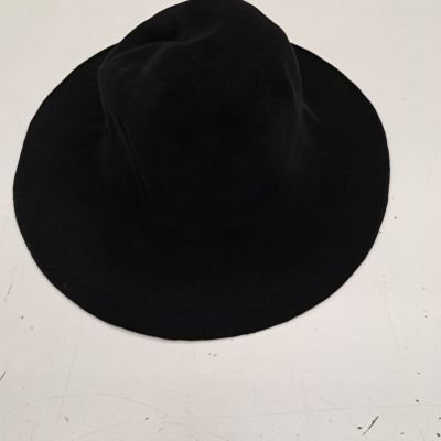suede capeline