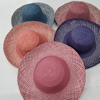 Coloured raffia capeline