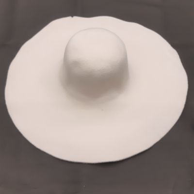 Furfelt capeline white W